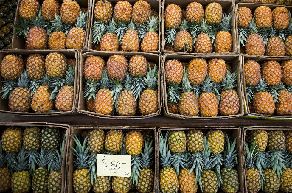Natural foods, Produce, Fruit, Vegan nutrition, Whole food, Ingredient, Line, Local food, Accessory fruit, Design, 