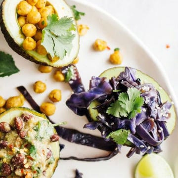 Food, Dishware, Ingredient, Lemon, Citrus, Plate, Tableware, Purple, Garnish, Produce, 
