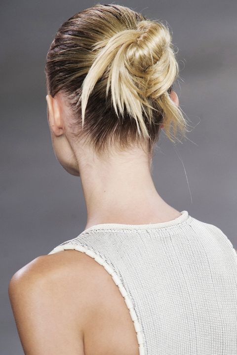 Ear, Hairstyle, Shoulder, Joint, Style, Fashion, Neck, Blond, Back, Brown hair, 