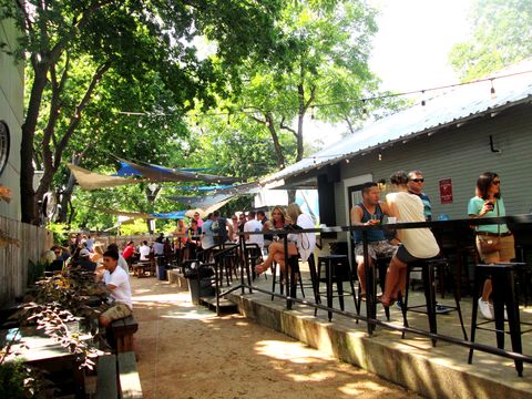 Public space, Human settlement, Shade, Outdoor furniture, Outdoor table, Village, Market, Trade, Marketplace, Bazaar, 