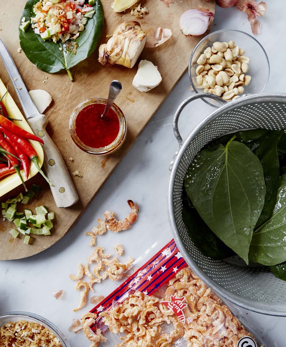 Food, Cuisine, Tableware, Meal, Ingredient, Leaf, Dishware, Dish, Plate, Kitchen utensil, 