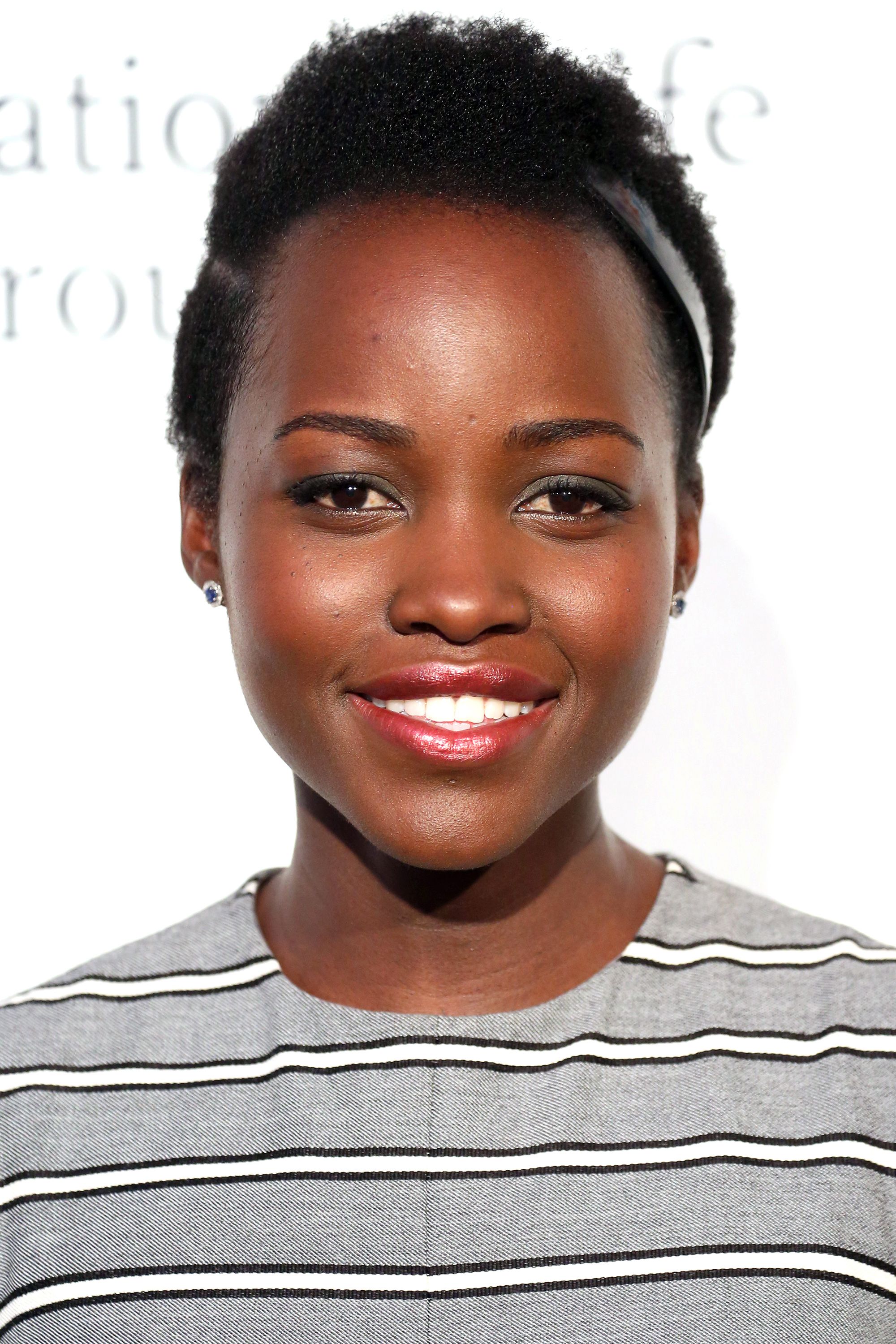 The Best Hairstyles for a Small Forehead - The Glow Memo