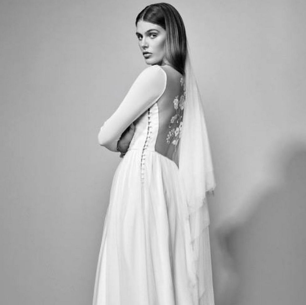 Sleeve, Shoulder, Textile, Photograph, White, Dress, Style, Fashion model, Model, Gown, 
