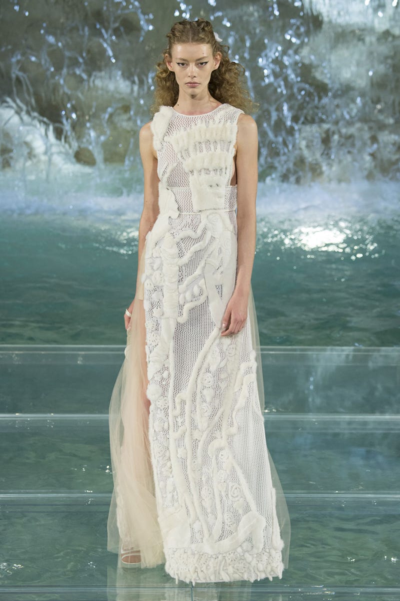 Clothing, Hairstyle, Dress, Shoulder, Formal wear, Gown, One-piece garment, Beauty, Wedding dress, Bridal clothing, 