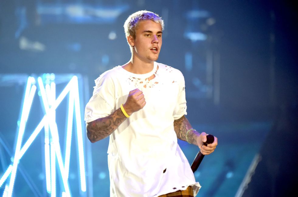 Justin Bieber Apologizes for Walking Off Stage At His Concert