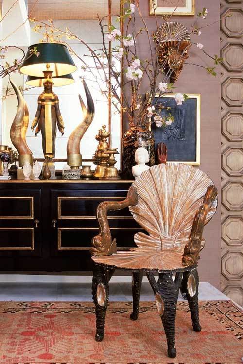 <p>With a penchant for mixed prints, vivid hues, and unusual objects, Kelly Wearstler's signature style always includes a splash of gold. The multihyphenate is famous for her exquisite taste, chic personal style, and breezy L.A. vibes. <em><a href="https://www.instagram.com/kellywearstler/" target="_blank">@kellywearstler</a></em></p>