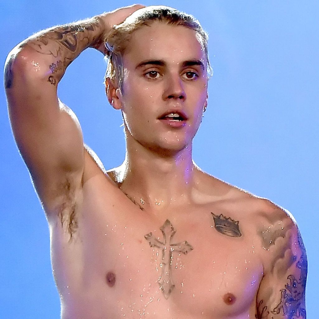 Oh Look, Justin Bieber is Naked on Vacation Again - Justin Bieber Nude in  Hawaii