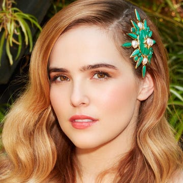 Head, Lip, Hairstyle, Eyebrow, Eyelash, Fashion accessory, Hair accessory, Beauty, Headpiece, Eye liner, 