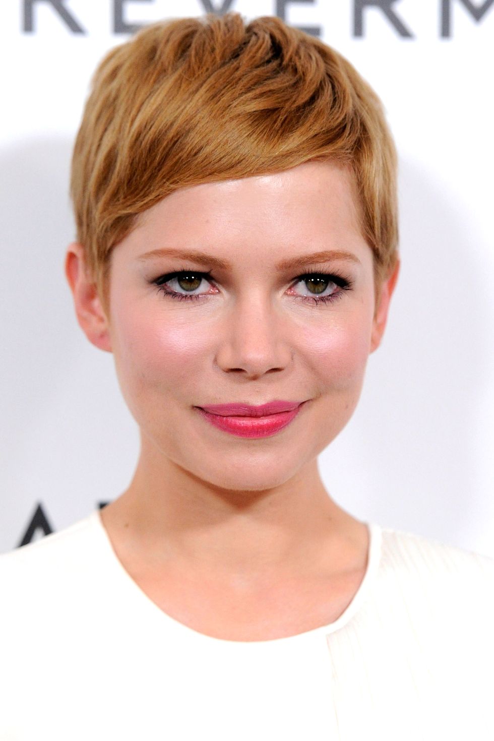 <p>Michelle Williams takes pixie perfection to a new level with a chic coppery color, dark roots and matching brows.<span class="redactor-invisible-space"></span></p>