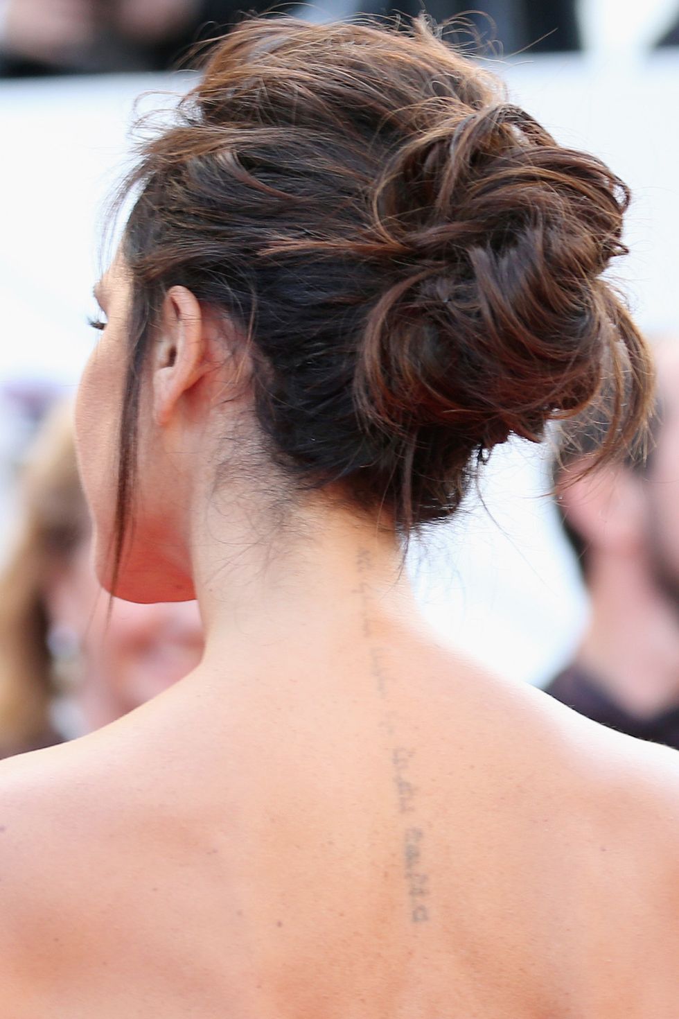 Ear, Hairstyle, Skin, Shoulder, Joint, Back, Style, Beauty, Brown hair, Neck, 