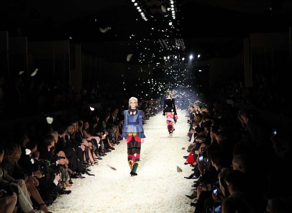 Night, Winter, Darkness, Crowd, Midnight, Jacket, Running, Pedestrian, Endurance sports, Runway, 