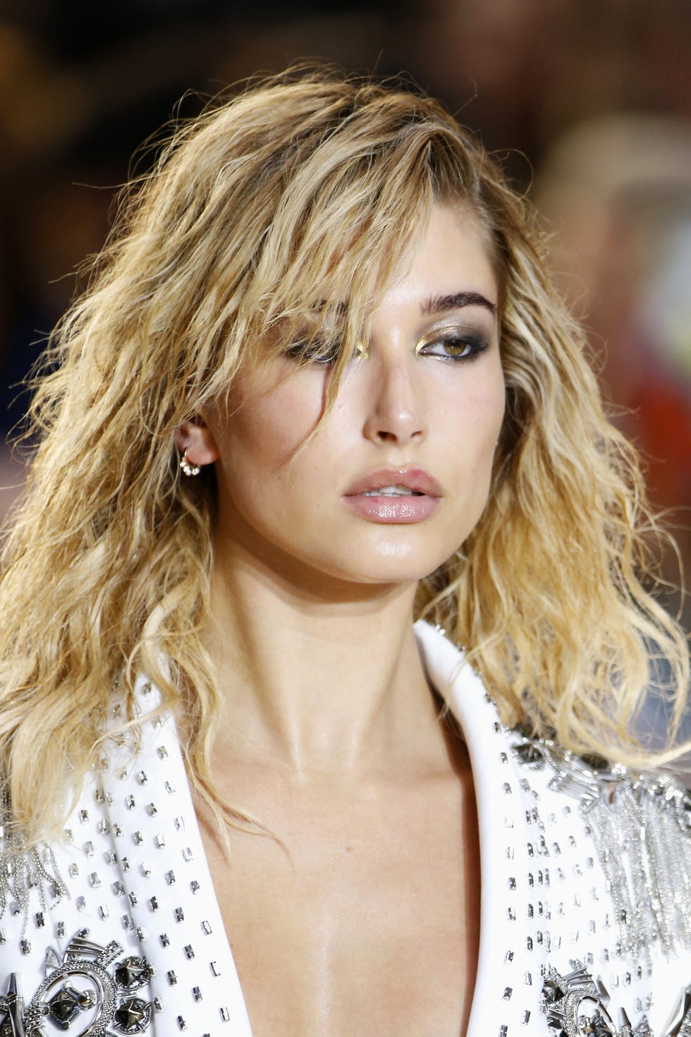 Lip, Hairstyle, Eyelash, Style, Street fashion, Fashion model, Beauty, Fashion, Blond, Step cutting, 
