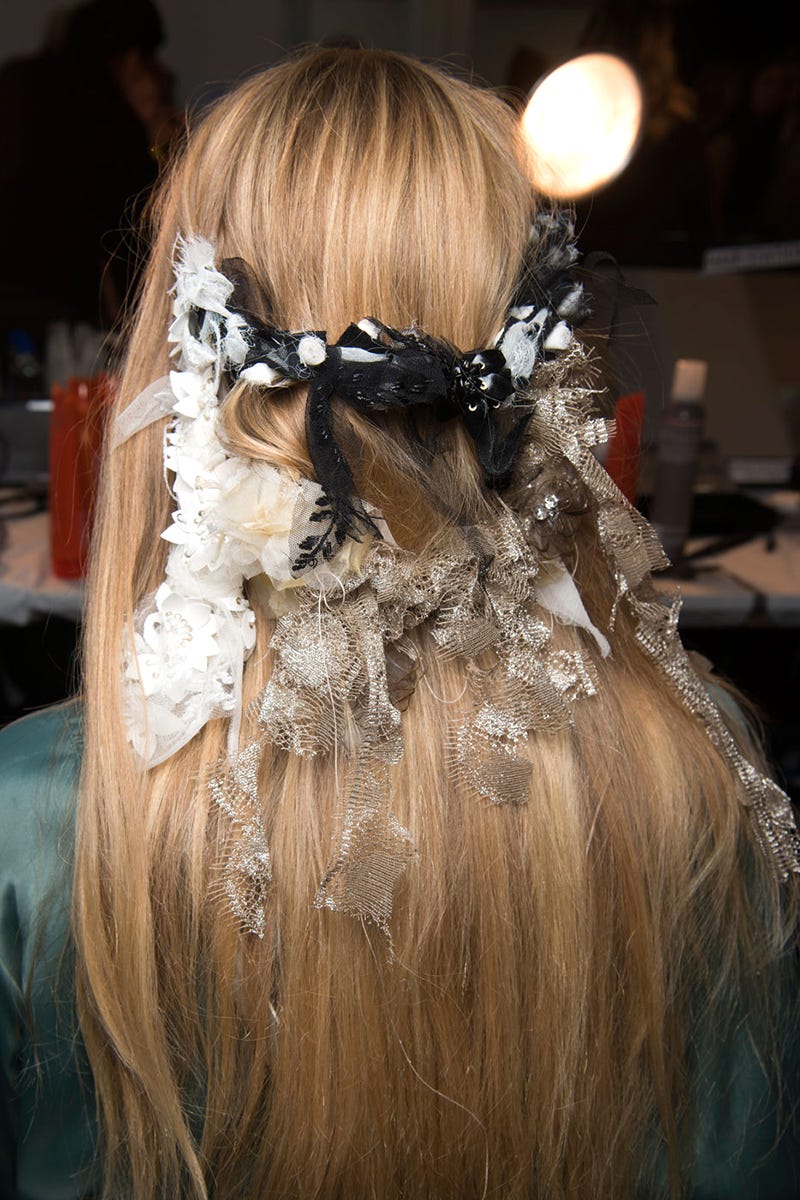 Brown, Hairstyle, Hair accessory, Brown hair, Long hair, Liver, Fawn, Fur, Costume accessory, Blond, 