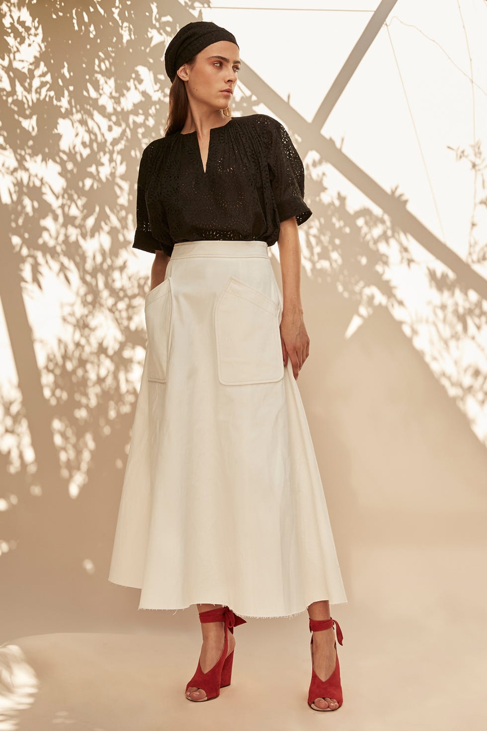 Sleeve, Shoulder, Textile, White, Collar, Fashion, Waist, Street fashion, Beige, Fashion model, 