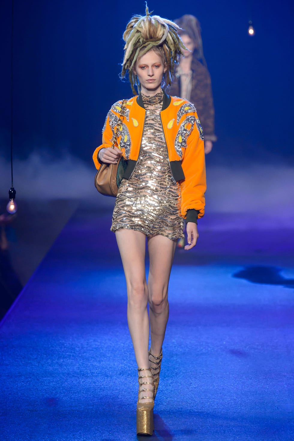 Outerwear, Fashion show, Style, Fashion model, Runway, Fashion accessory, Fashion, Knee, Thigh, Electric blue, 