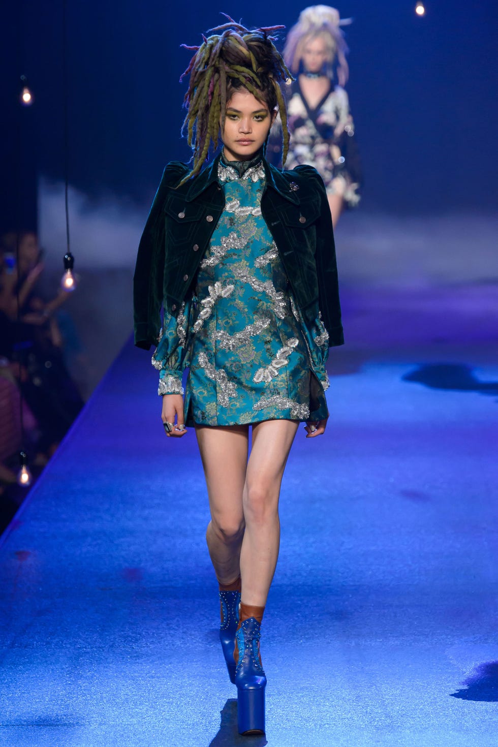 Fashion show, Human leg, Outerwear, Runway, Style, Winter, Dress, Fashion model, Fashion, Knee, 