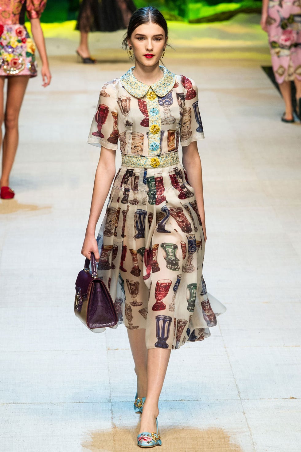 Clothing, Footwear, Leg, Shoulder, Joint, Style, Fashion show, Summer, Street fashion, Bag, Clothing, Footwear, Leg, Shoulder, Joint, Style, Fashion show, Summer, Street fashion, Bag,