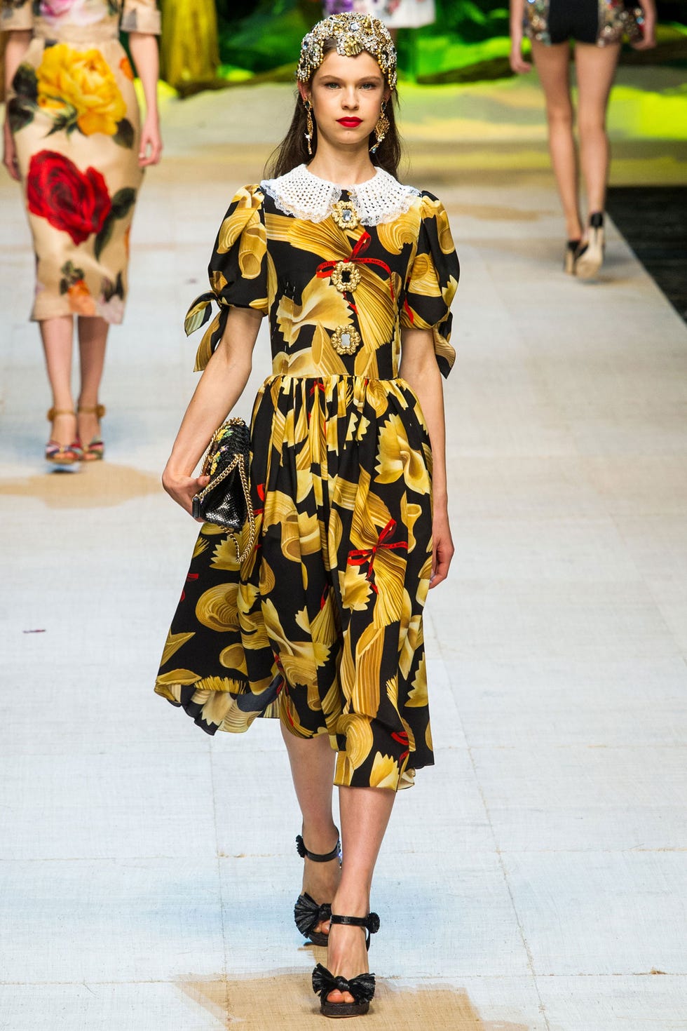 Clothing, Footwear, Leg, Yellow, Fashion show, Human leg, Runway, Style, Fashion model, Dress, Clothing, Footwear, Leg, Yellow, Fashion show, Human leg, Runway, Style, Fashion model, Dress,