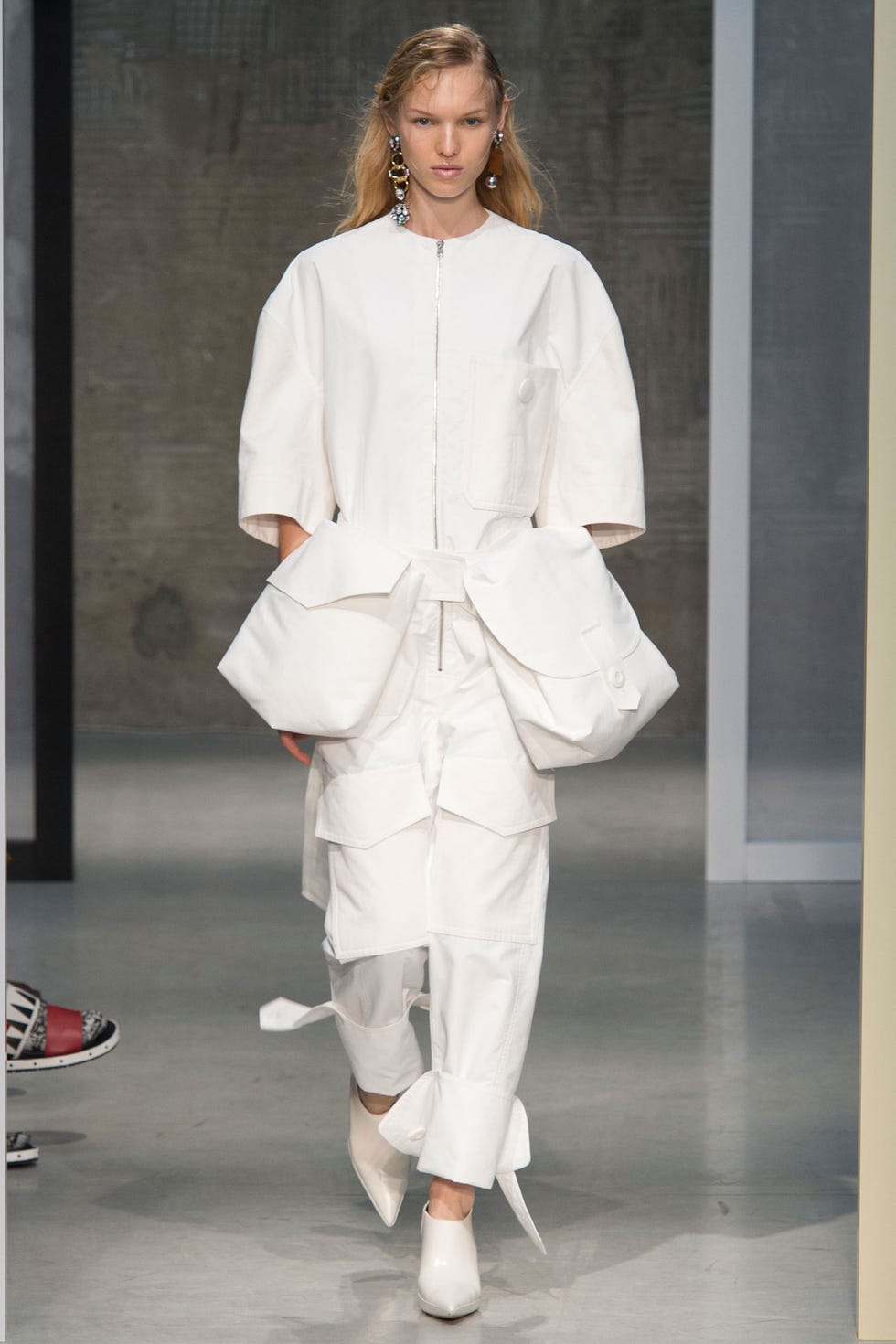 Sleeve, Shoe, Fashion show, Style, Fashion model, Fashion, Street fashion, Model, Costume design, Haute couture, Sleeve, Shoe, Fashion show, Style, Fashion model, Fashion, Street fashion, Model, Costume design, Haute couture,