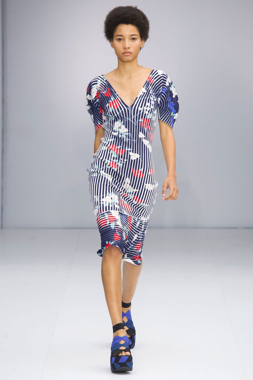 Blue, Sleeve, Shoulder, Joint, Fashion show, Dress, Style, One-piece garment, Fashion model, Waist, Blue, Sleeve, Shoulder, Joint, Fashion show, Dress, Style, One-piece garment, Fashion model, Waist,