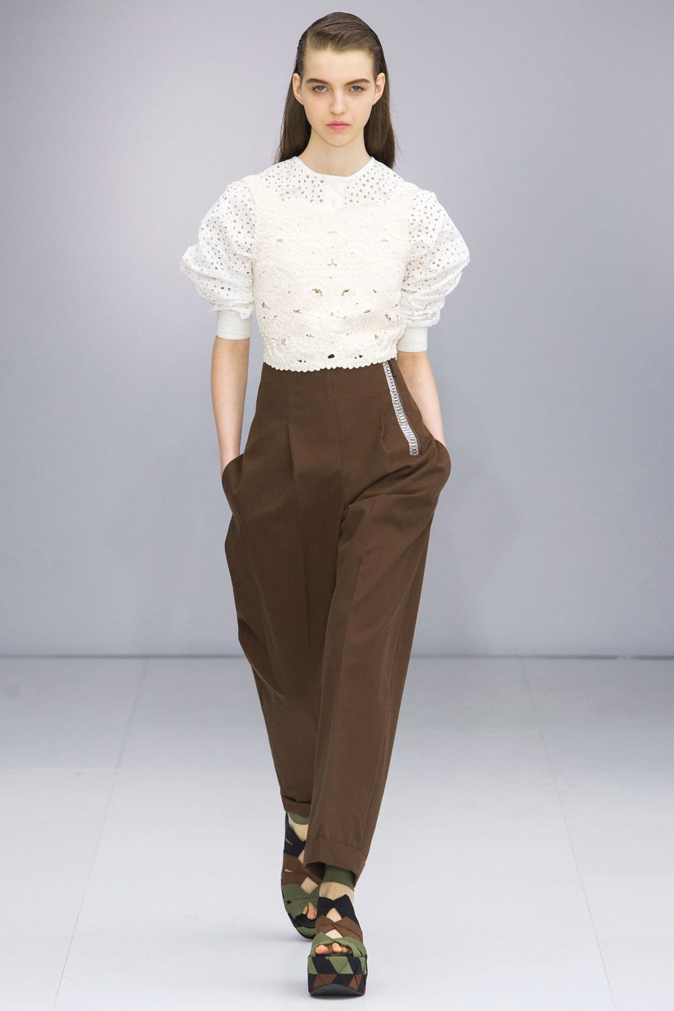 Brown, Sleeve, Shoulder, Textile, Joint, Waist, Standing, White, Style, Knee, 