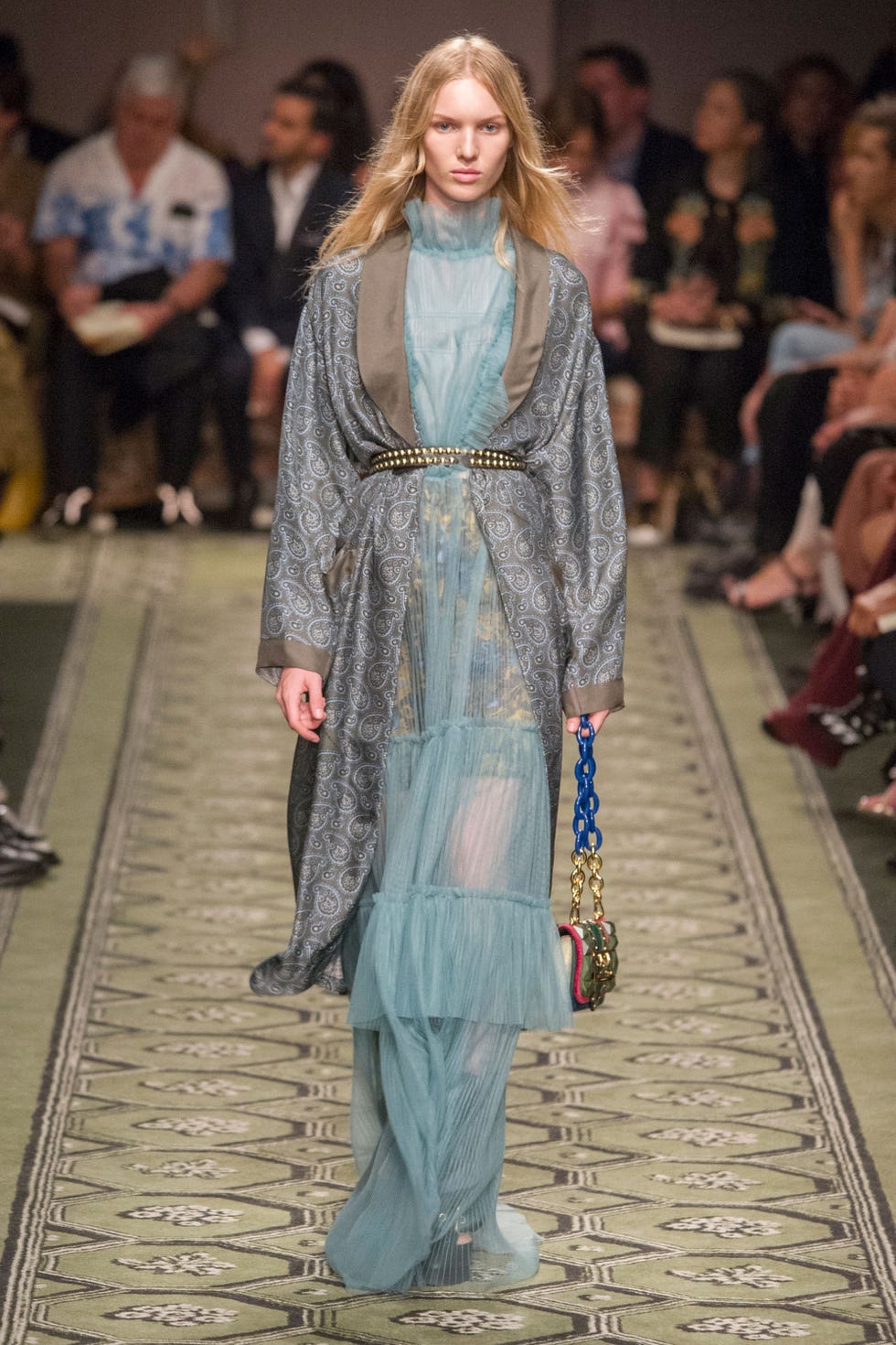 Leg, Fashion show, Runway, Shoulder, Outerwear, Fashion model, Style, Fashion, Model, Street fashion, 