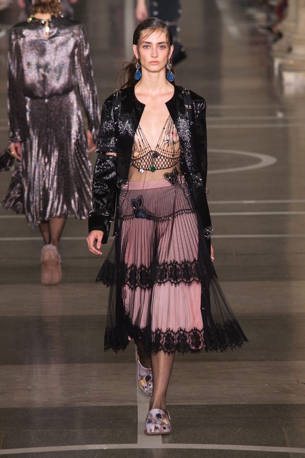 Clothing, Textile, Outerwear, Fashion show, Dress, Style, Fashion model, Street fashion, Waist, Fashion accessory, 
