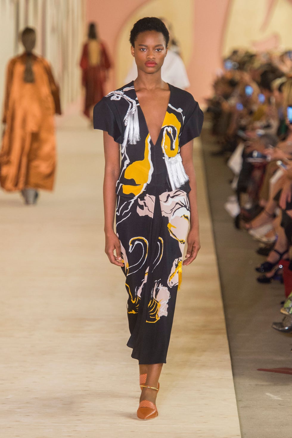 Footwear, Yellow, Fashion show, Shoulder, Joint, Runway, Style, Fashion model, Street fashion, Fashion, 