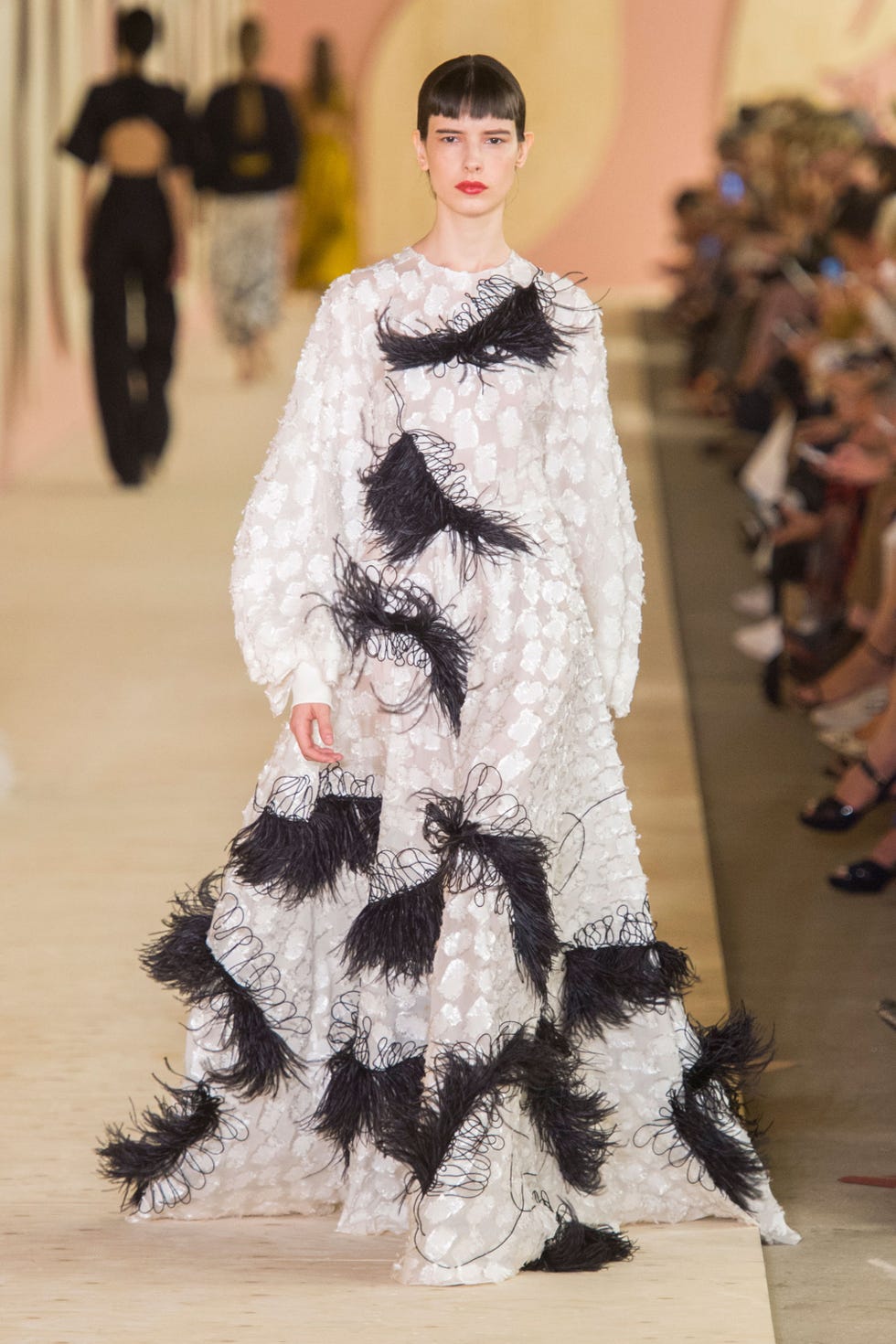 Style, Fashion show, Fashion model, Fashion, Runway, Fur, Costume design, Fashion design, Haute couture, Gown, 