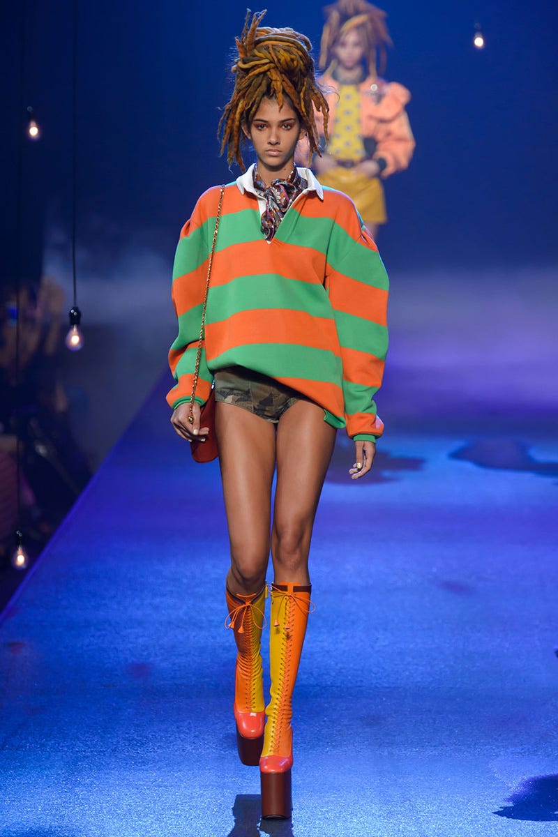 Event, Fashion show, Human leg, Runway, Orange, Style, Fashion model, Knee, Fashion, Street fashion, 