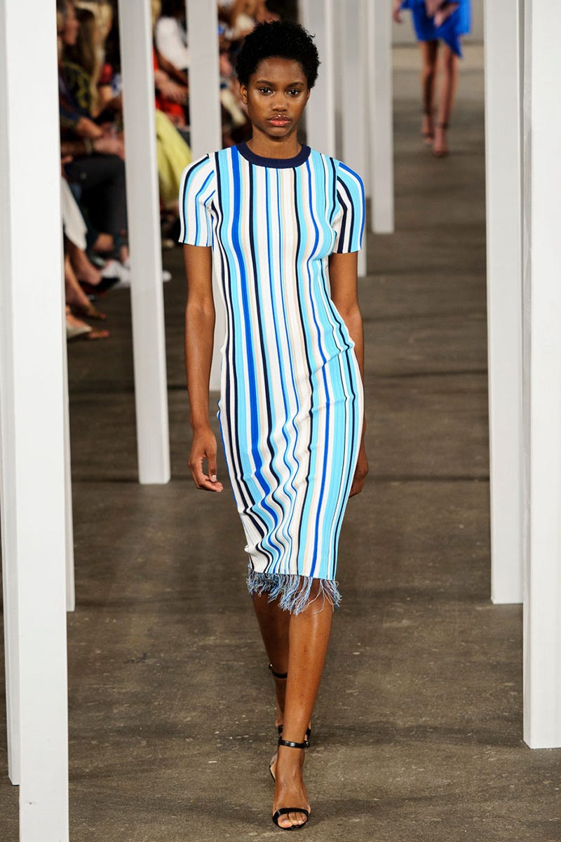 Blue, Shoulder, Human leg, Joint, Fashion show, Style, Street fashion, Fashion model, Runway, Dress, 