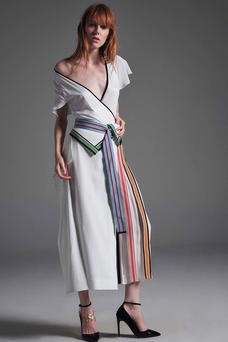 Clothing, Sleeve, Shoulder, Textile, Joint, Dress, Style, One-piece garment, Formal wear, Fashion model, 