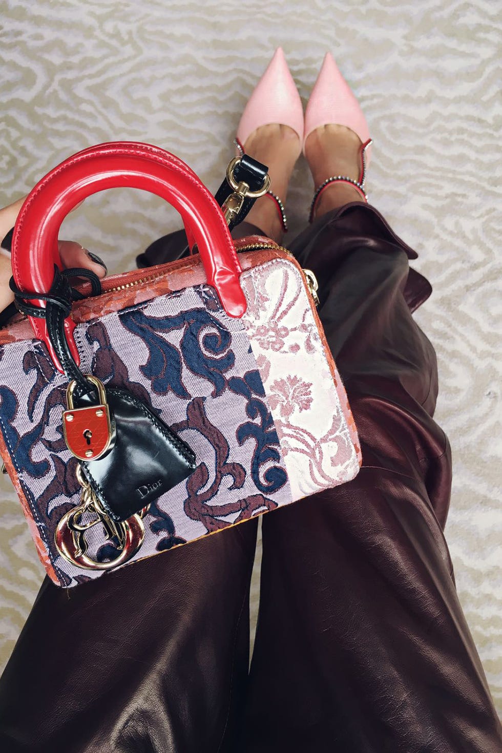 Bag, Pink, Style, Luggage and bags, Shoulder bag, Fashion, Pattern, Handbag, Sandal, Leather, 
