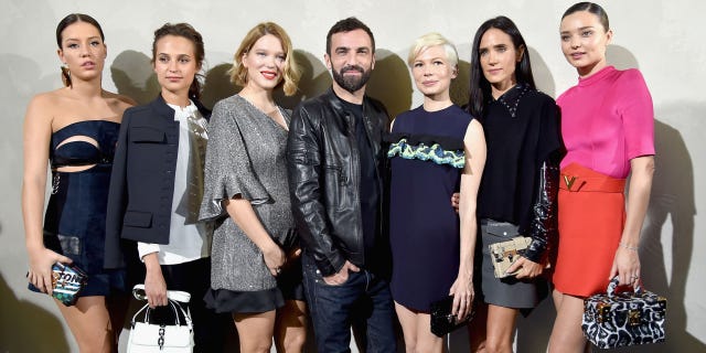 Face, Outerwear, Bag, Fashion accessory, Beard, Coat, Luggage and bags, Fashion, Jacket, Waist, 