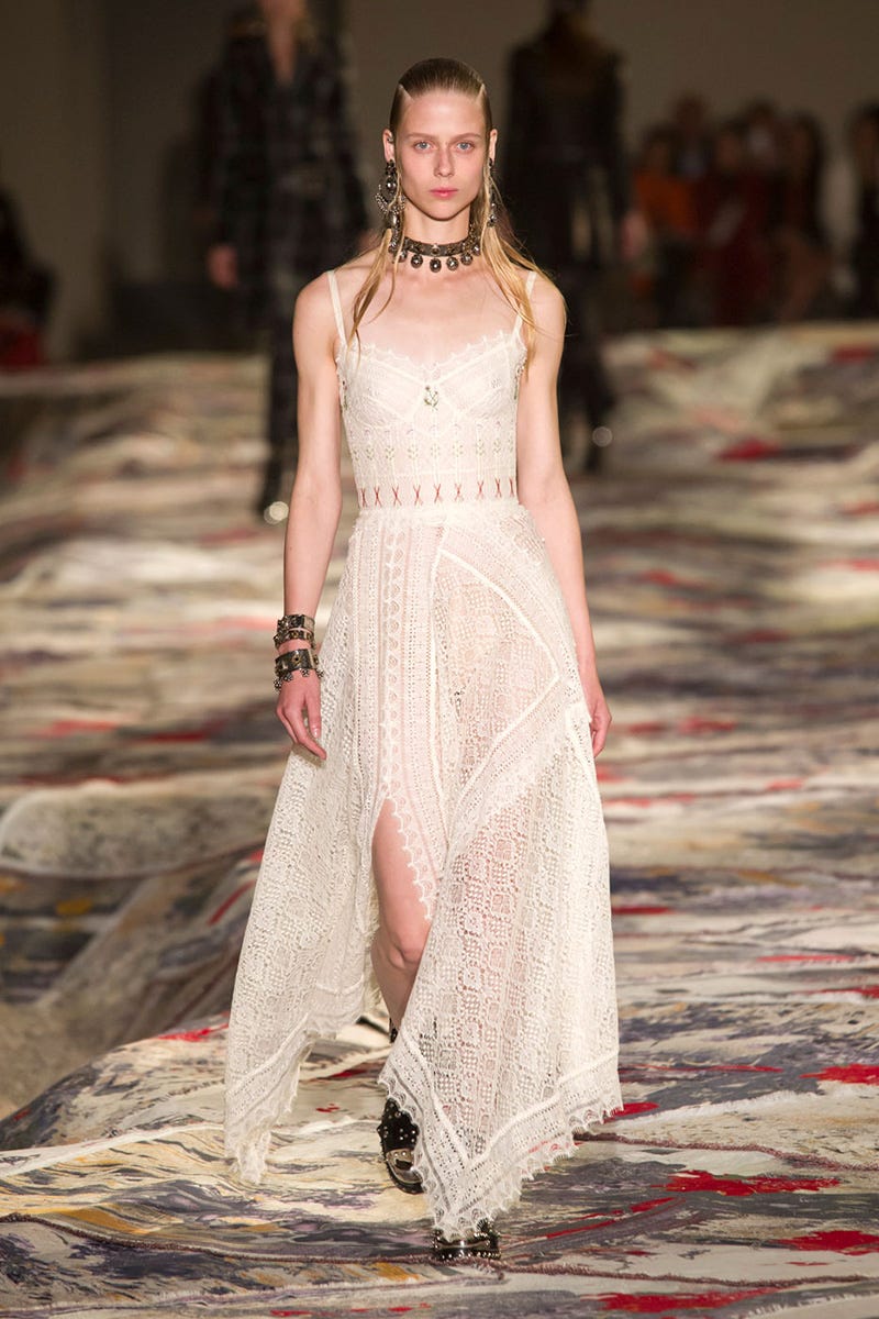 Dress, Textile, Fashion show, Jewellery, Style, Fashion model, Gown, Fashion accessory, Beauty, Fashion, 