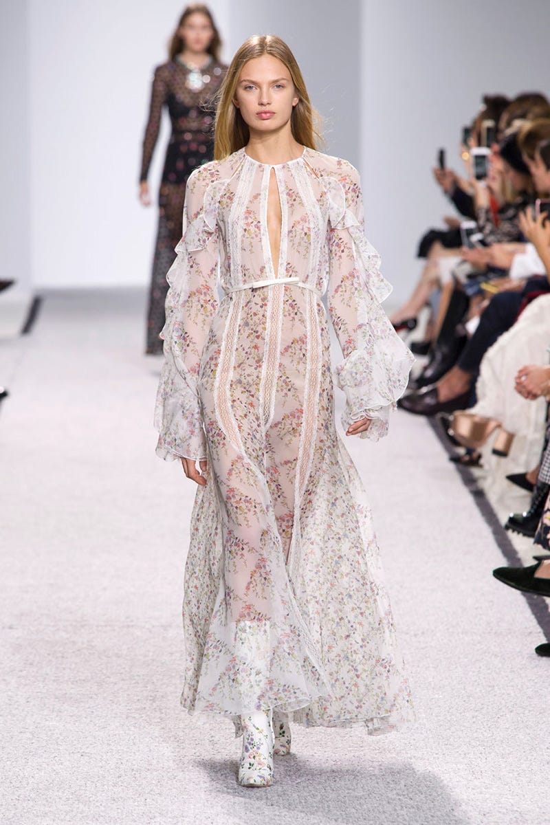 Fashion show, Shoulder, Runway, Fashion model, Style, Dress, Fashion, Model, Street fashion, One-piece garment, 