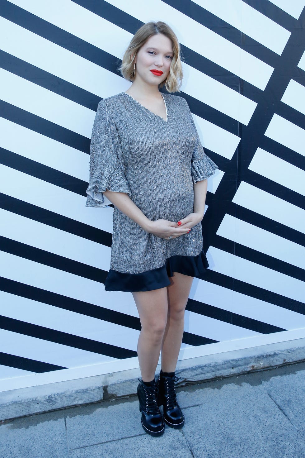 Clothing, Product, Sleeve, Human leg, Shoulder, Joint, Pattern, White, Style, Street fashion, 