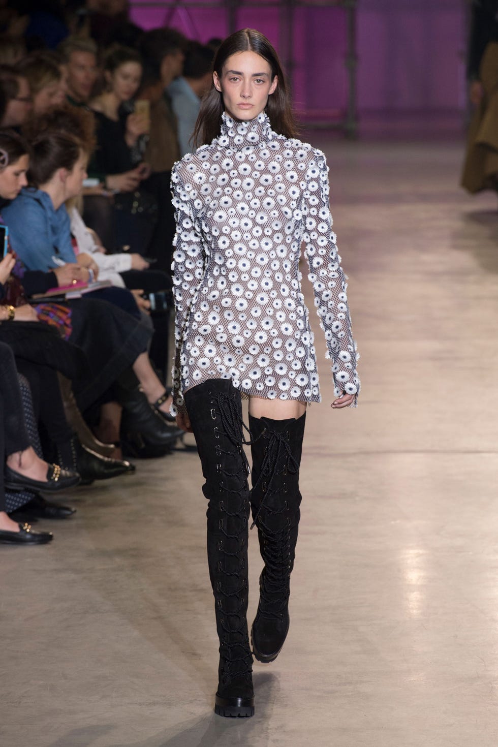 Footwear, Leg, Human, Brown, Fashion show, Human body, Shoulder, Joint, Outerwear, Runway, 