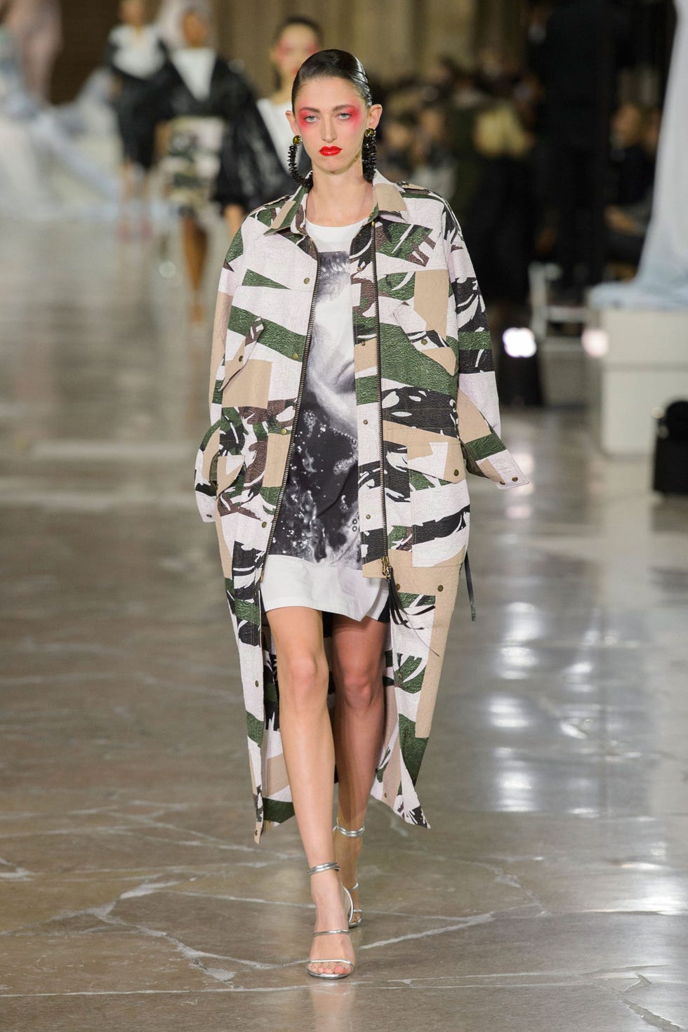 Clothing, Fashion show, Runway, Shoulder, Outerwear, Fashion model, Style, Fashion, Street fashion, Waist, 