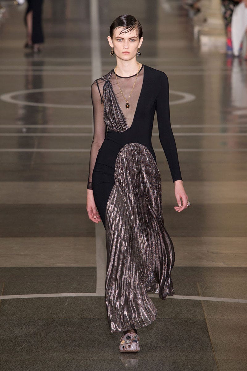 Shoulder, Dress, Jewellery, Style, Fashion show, Waist, Formal wear, Street fashion, Fashion model, Fashion, 