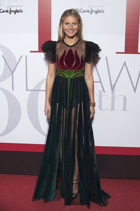 forbandelse Entreprenør mount Gwyneth Paltrow Wears a Sheer and Velvet Gucci Dress - Gwyneth Paltrow  Wears Gucci