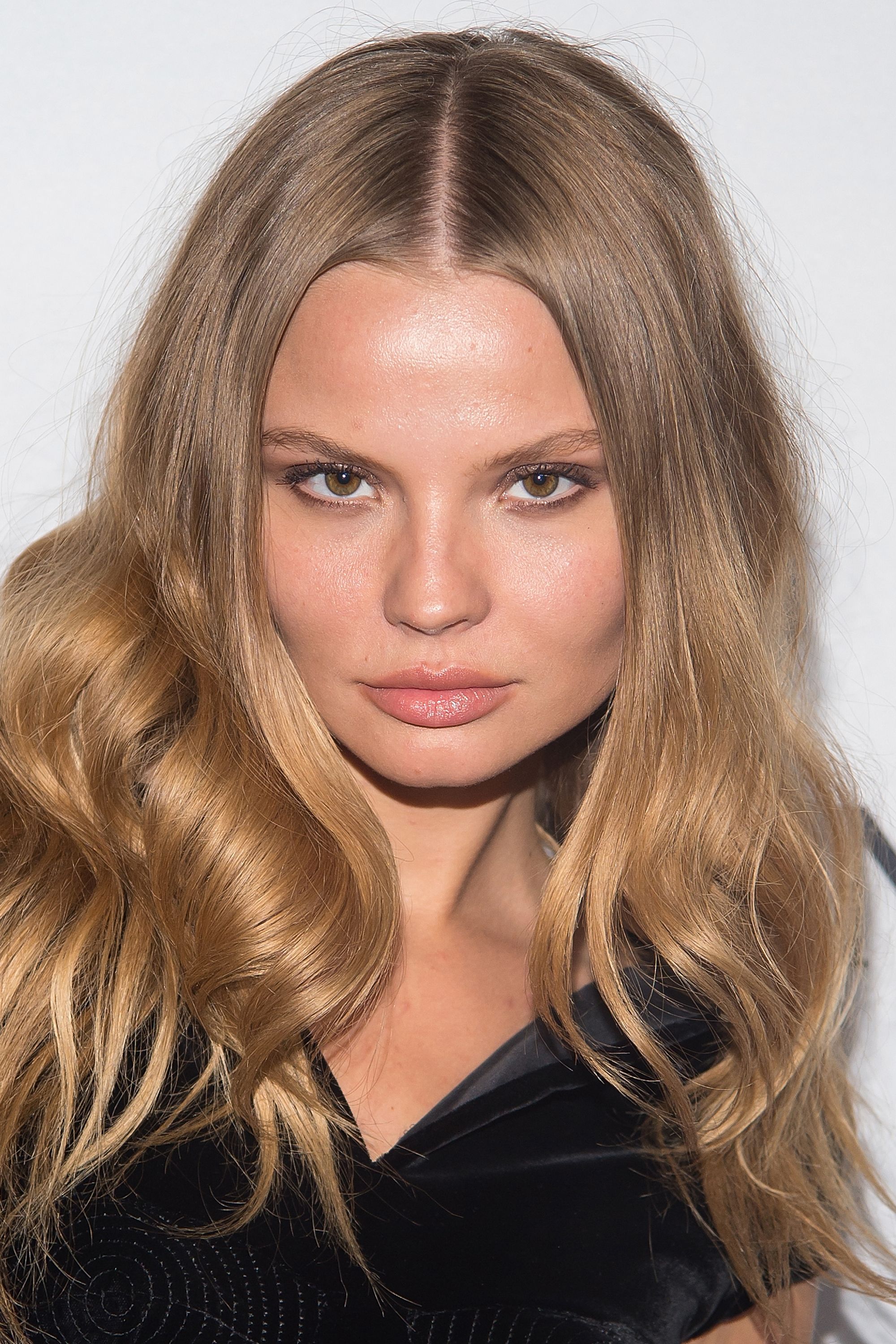 12 Best Dark Blonde Hair Colors Bronde Hairstyle Inspiration