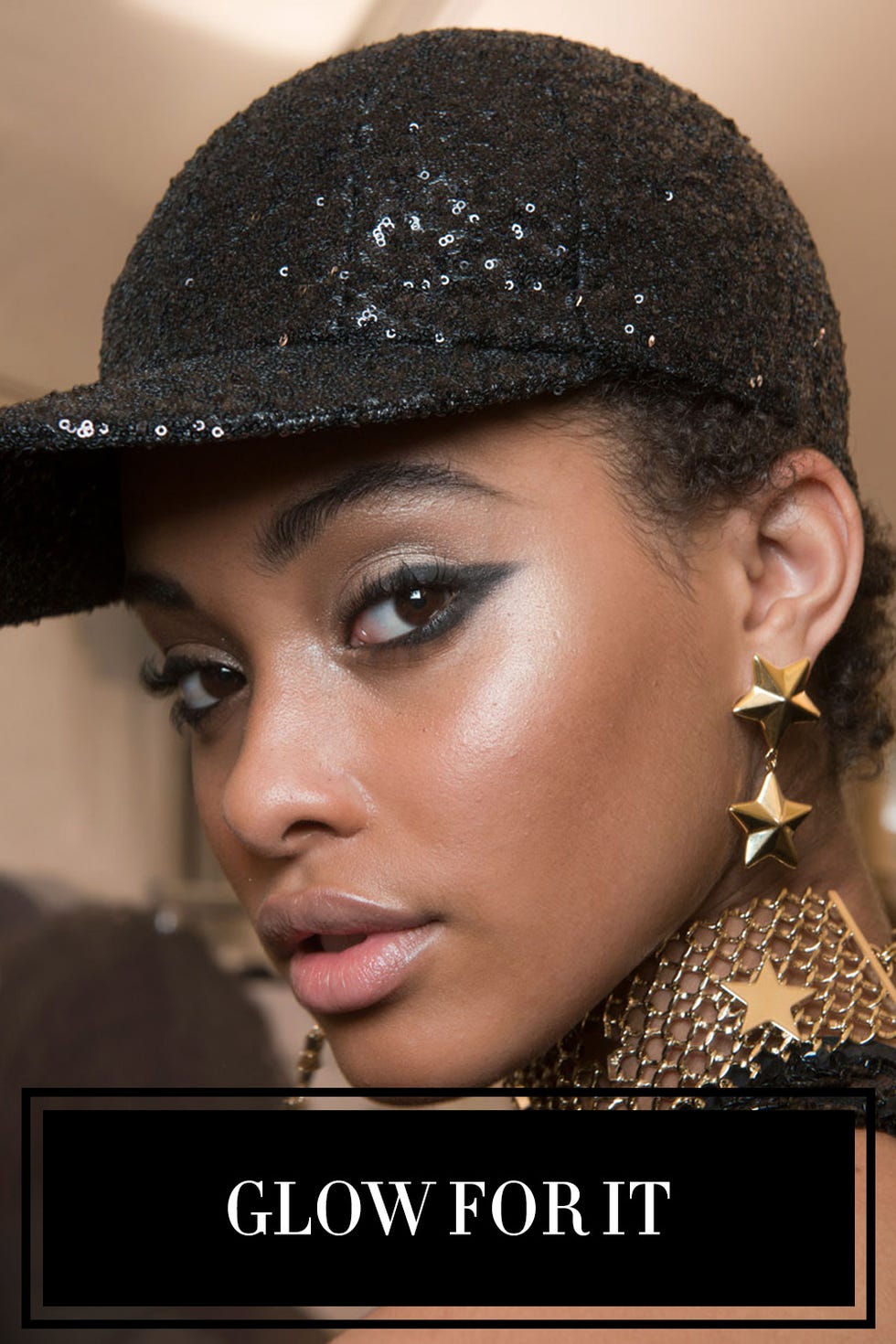 Lip, Cheek, Brown, Hairstyle, Chin, Earrings, Forehead, Eyelash, Eyebrow, Hat, 