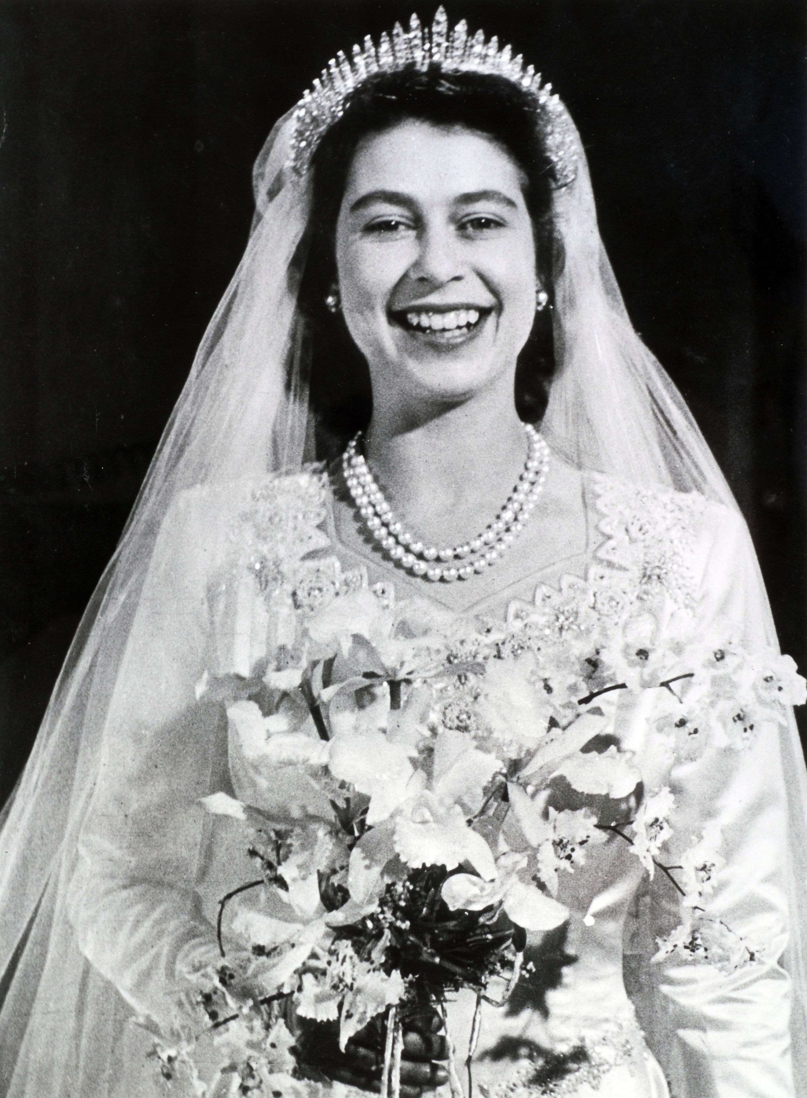 Queen elizabeth wedding gown designer hotsell