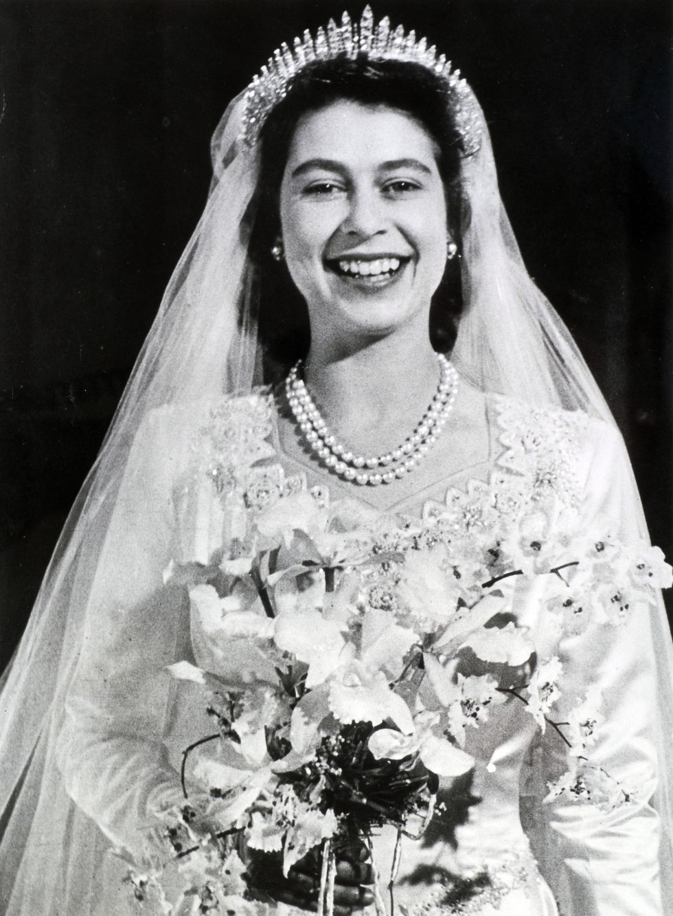 Queen Elizabeth Wedding Dress In The Crown This Is How Much The