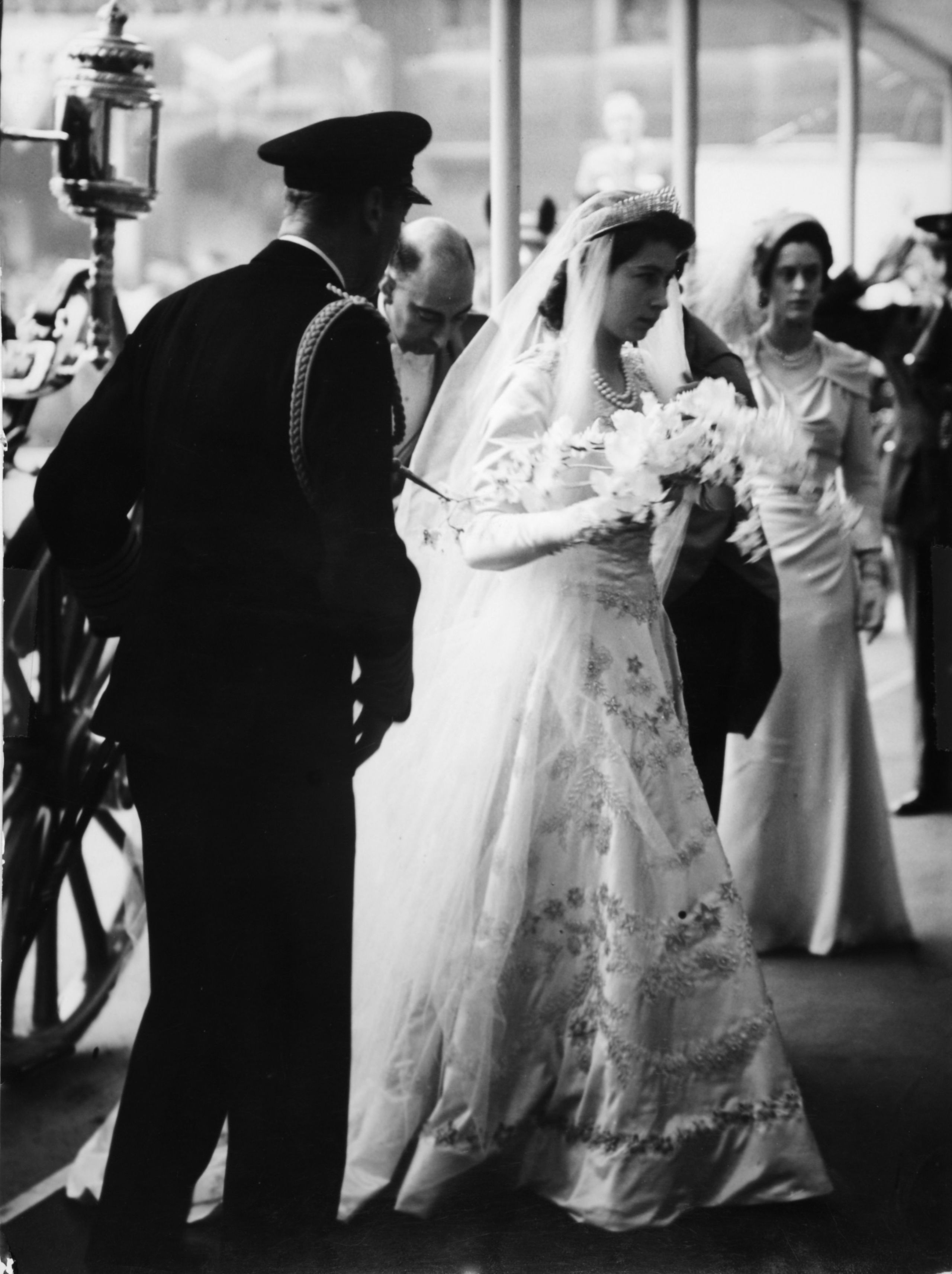 queen elizabeth wedding gown embroidery