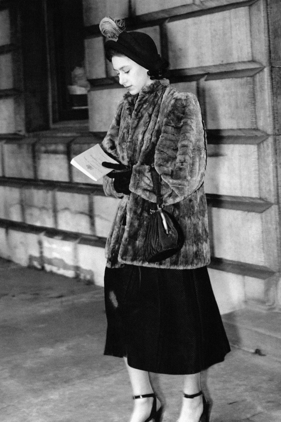 Photograph, Clothing, Fashion, Snapshot, Vintage clothing, Standing, Fur, Retro style, Street fashion, Waist, Photograph, Clothing, Fashion, Snapshot, Vintage clothing, Standing, Fur, Retro style, Street fashion, Waist,