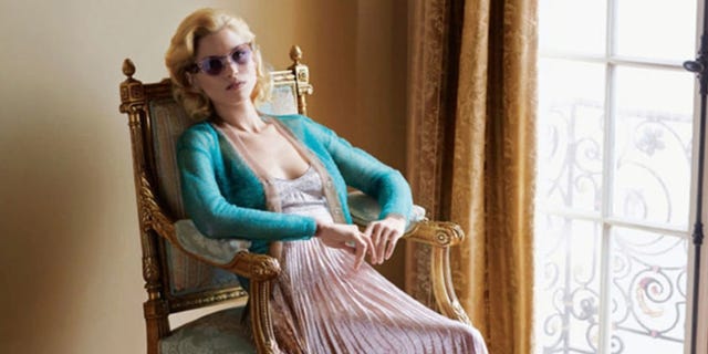 Eyewear, Vision care, Sitting, Teal, Turquoise, Aqua, Sunglasses, Blond, Earrings, Goggles, 