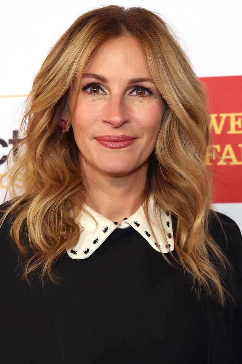 A multi-dimensional mix of honey and copper tones look natural on Julia Roberts's signature tousled waves.