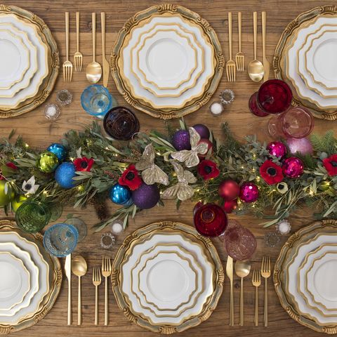 21 Holiday Tablescape Ideas - Holiday Table Setting Ideas